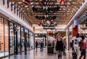 A karácsonyi marketing lépései és szakaszai a fizikai boltokban